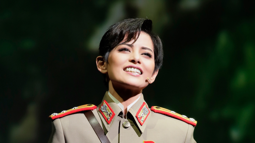 宝塚歌劇】愛の不時着（'24年雪組・梅田芸術劇場・千秋楽